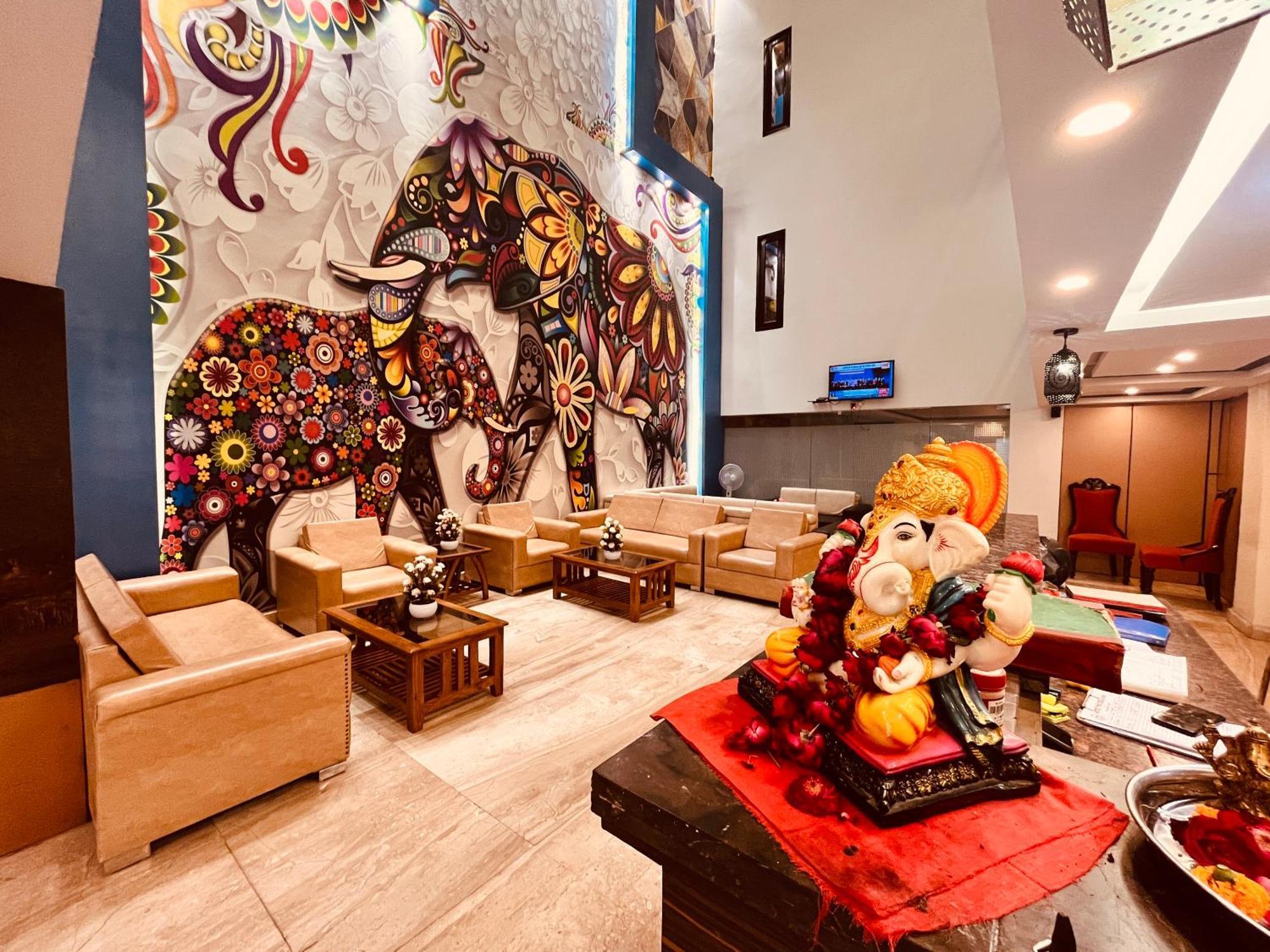 Hotel The Gold Inn - Karol Bagh Delhi ภายนอก รูปภาพ