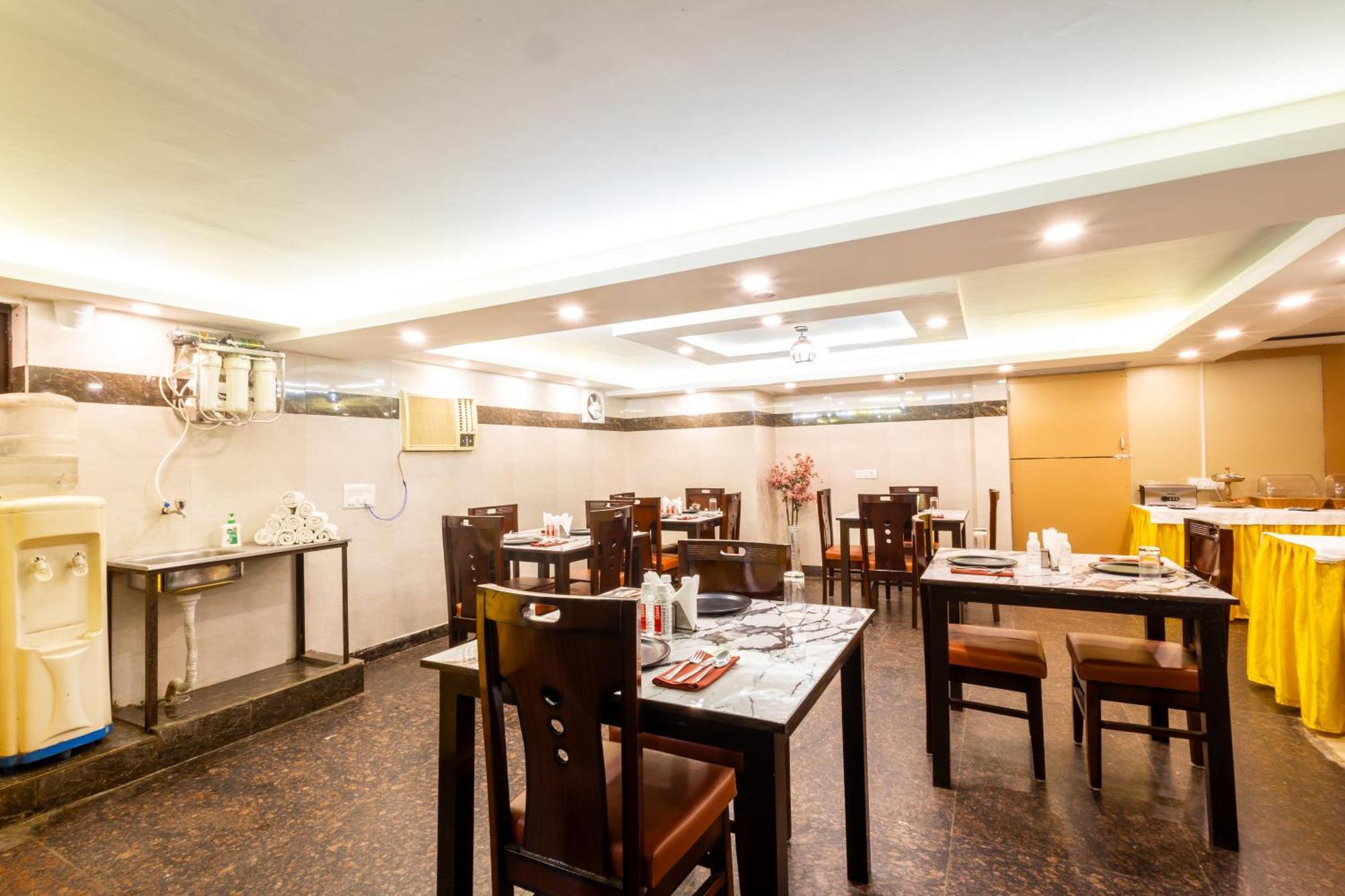 Hotel The Gold Inn - Karol Bagh Delhi ภายนอก รูปภาพ
