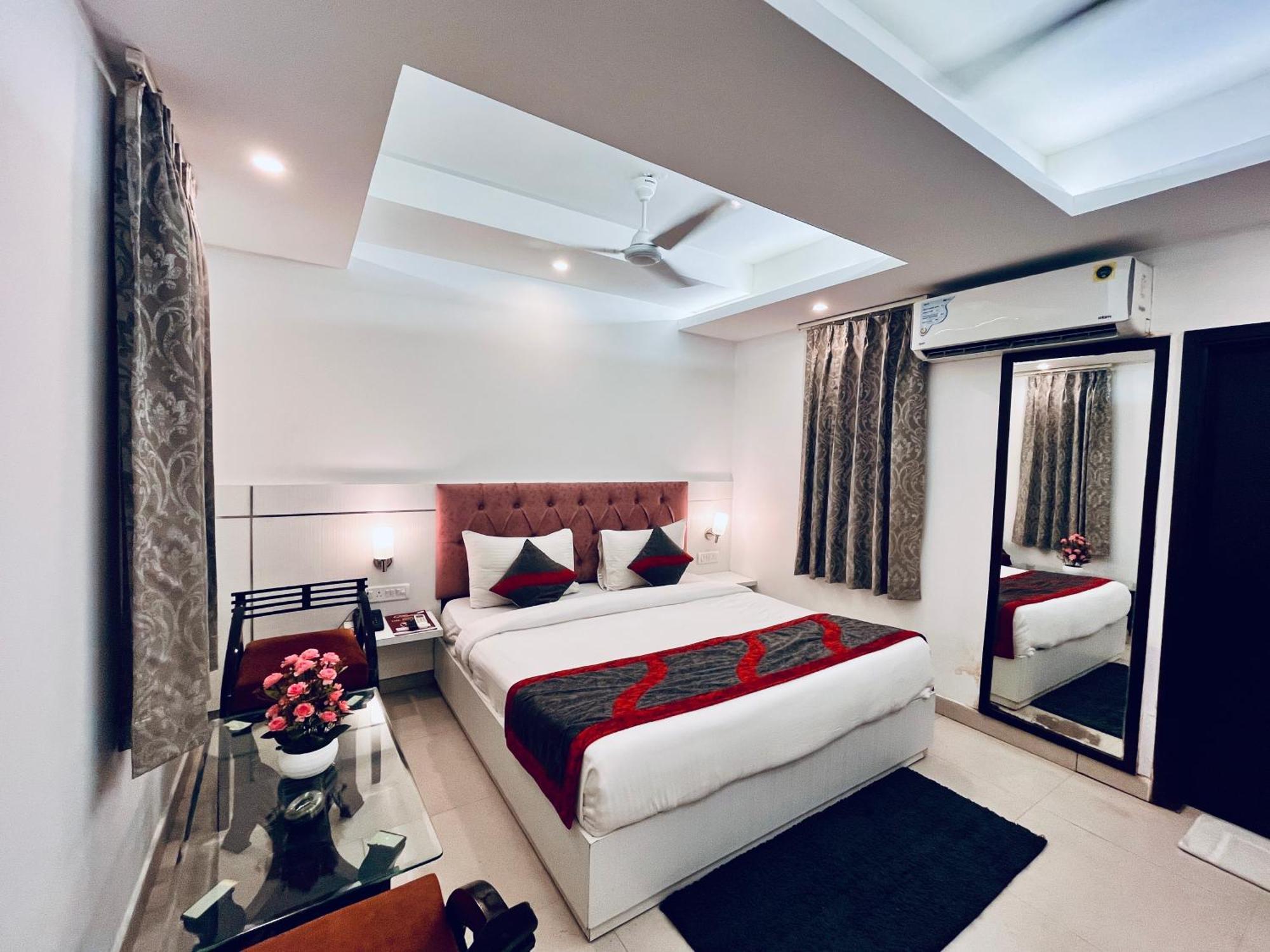 Hotel The Gold Inn - Karol Bagh Delhi ภายนอก รูปภาพ