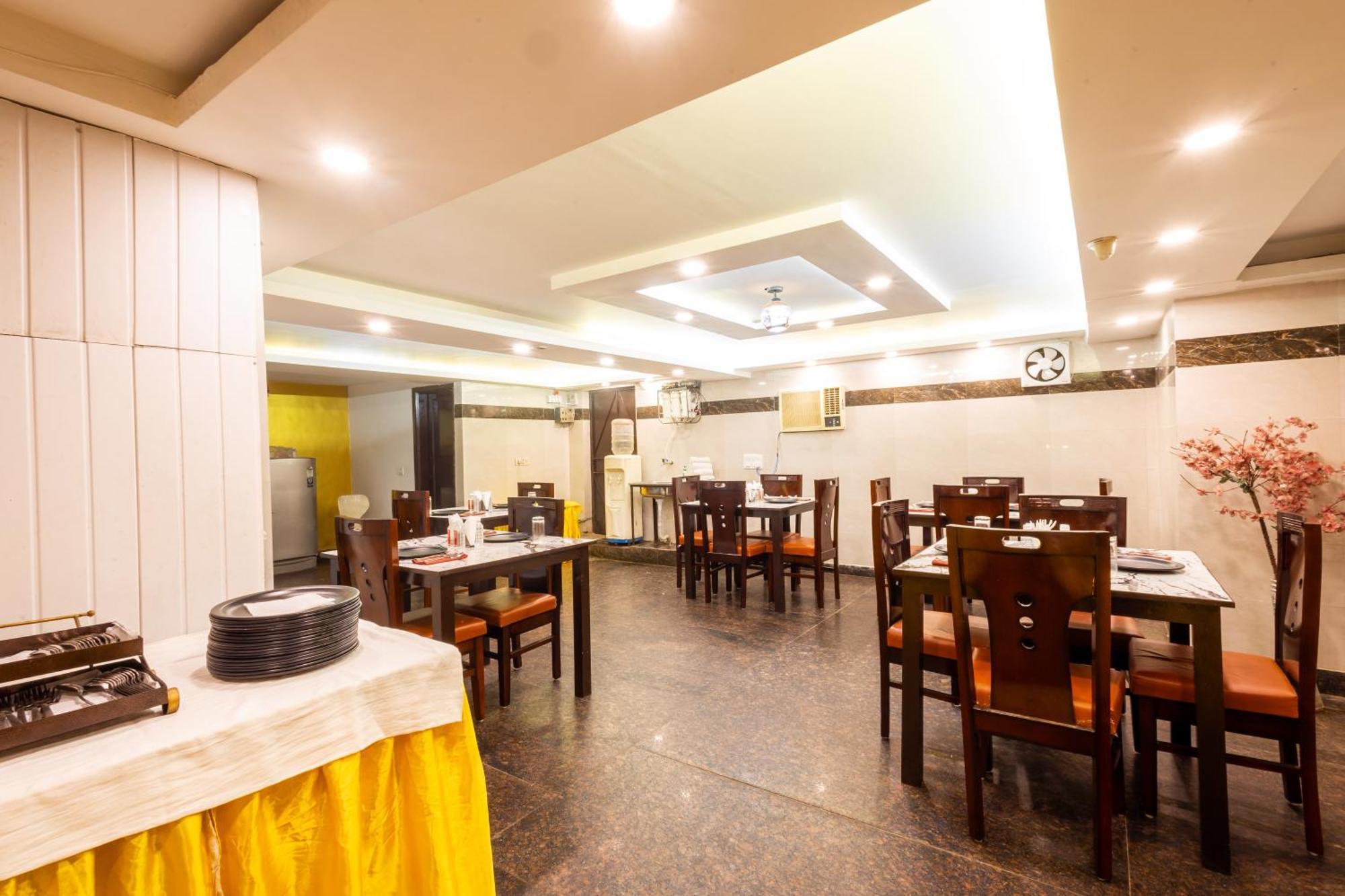 Hotel The Gold Inn - Karol Bagh Delhi ภายนอก รูปภาพ