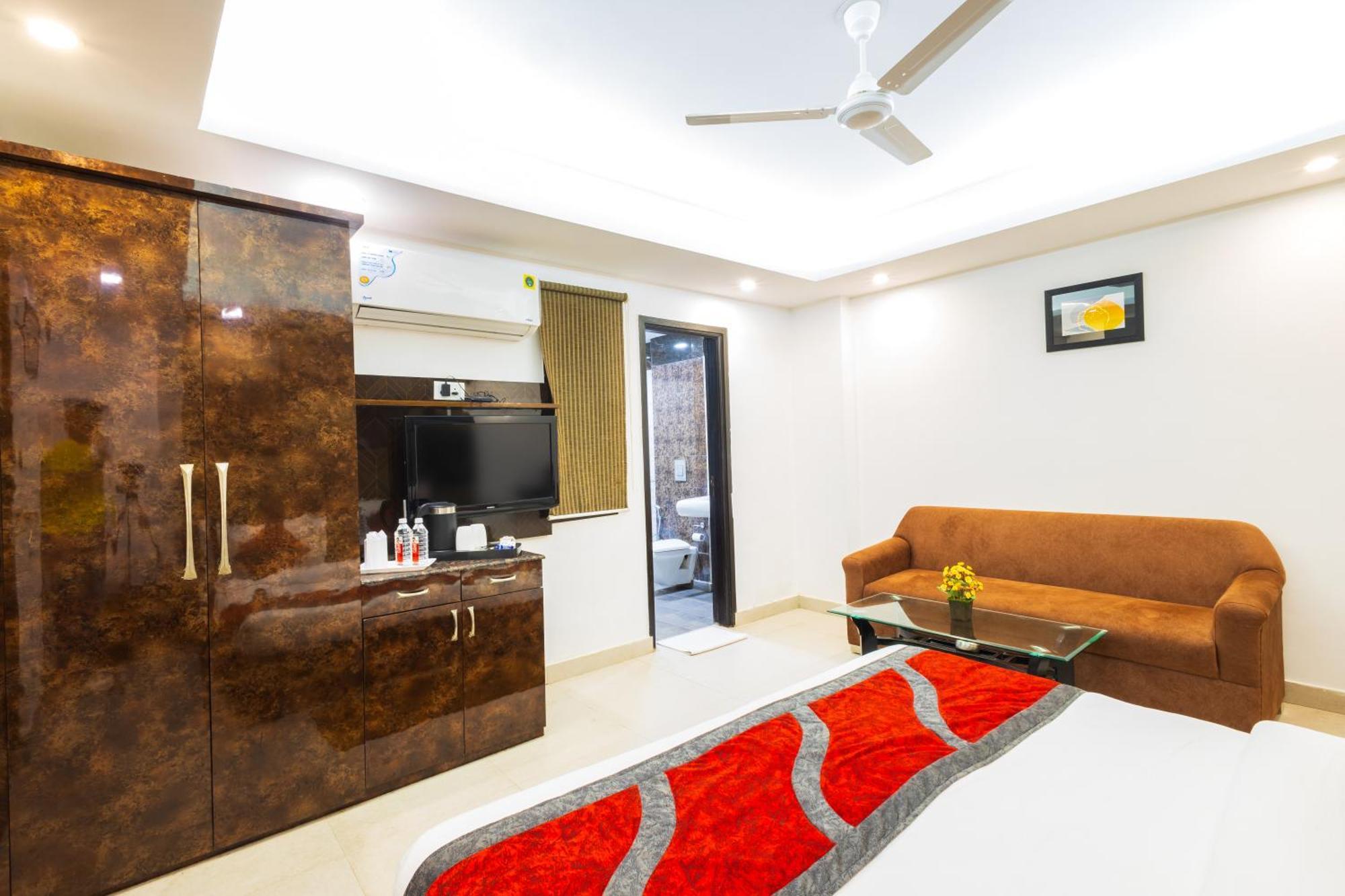 Hotel The Gold Inn - Karol Bagh Delhi ภายนอก รูปภาพ