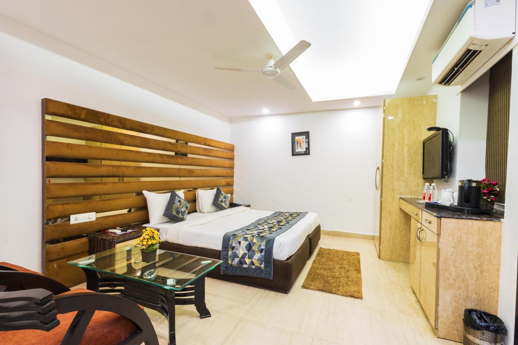 Hotel The Gold Inn - Karol Bagh Delhi ภายนอก รูปภาพ