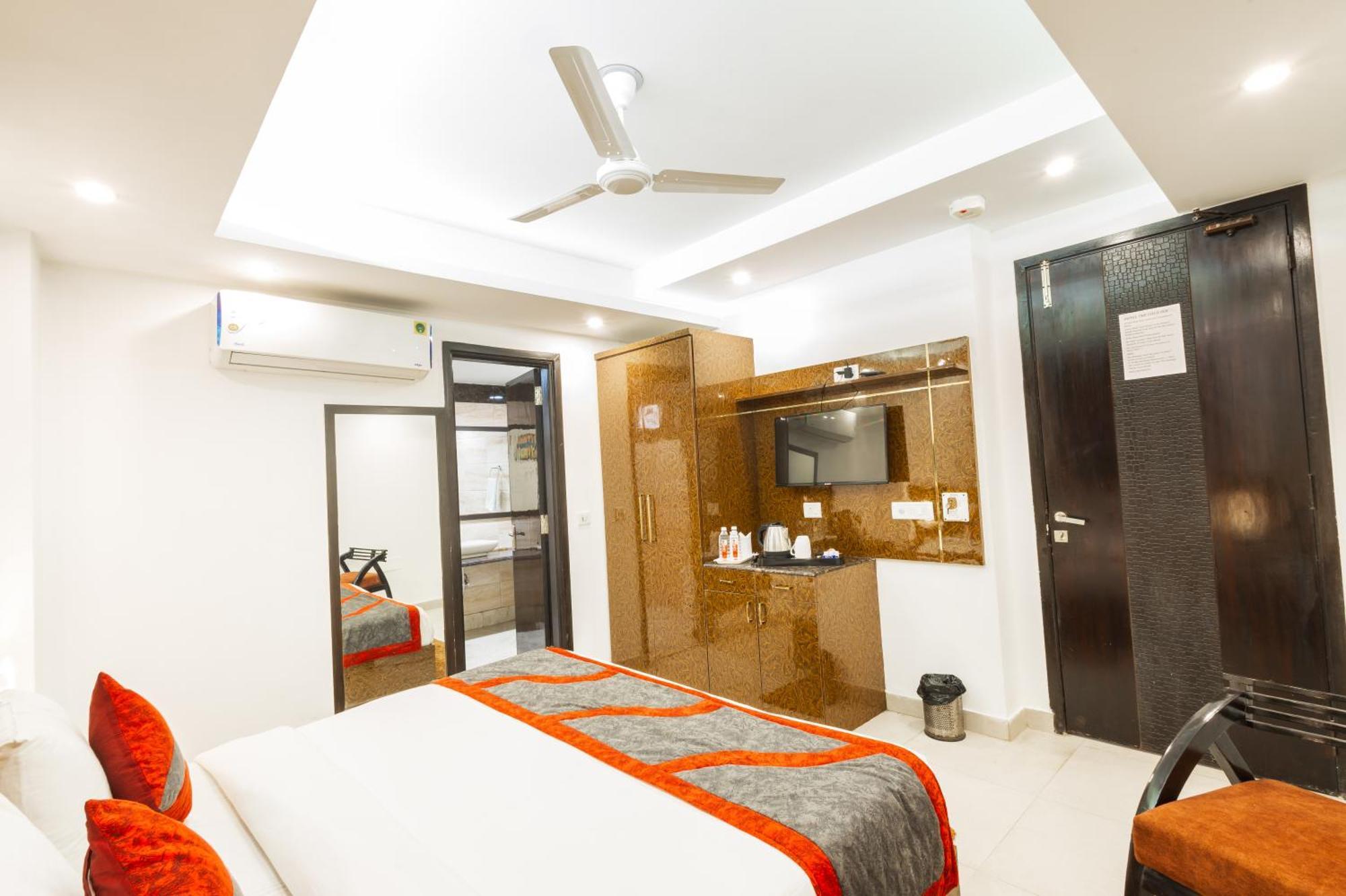 Hotel The Gold Inn - Karol Bagh Delhi ภายนอก รูปภาพ