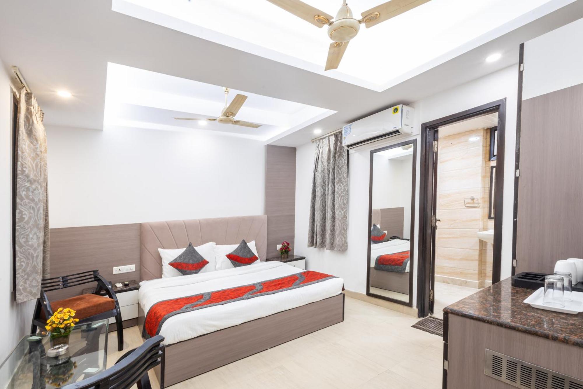 Hotel The Gold Inn - Karol Bagh Delhi ภายนอก รูปภาพ
