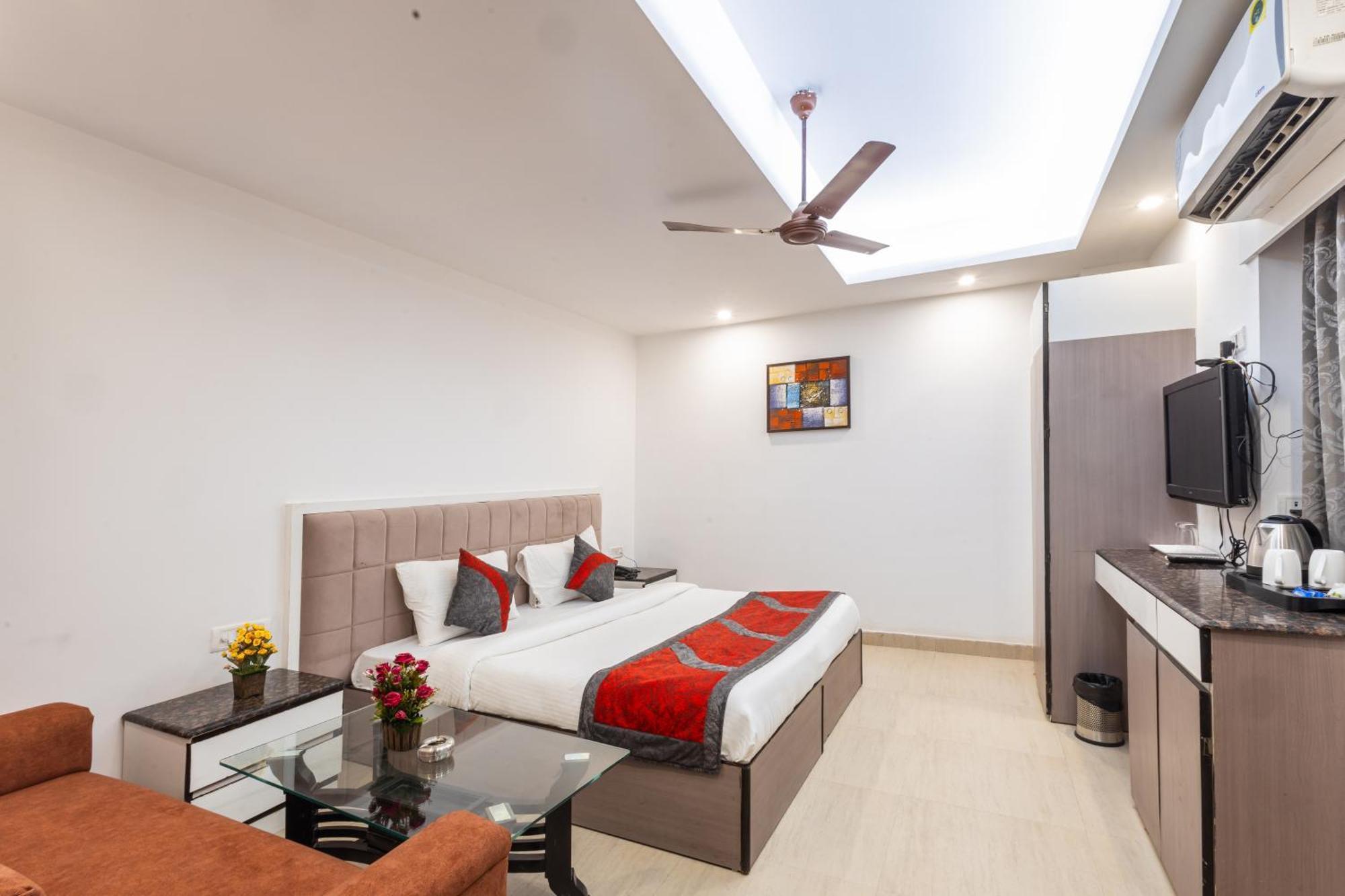 Hotel The Gold Inn - Karol Bagh Delhi ภายนอก รูปภาพ