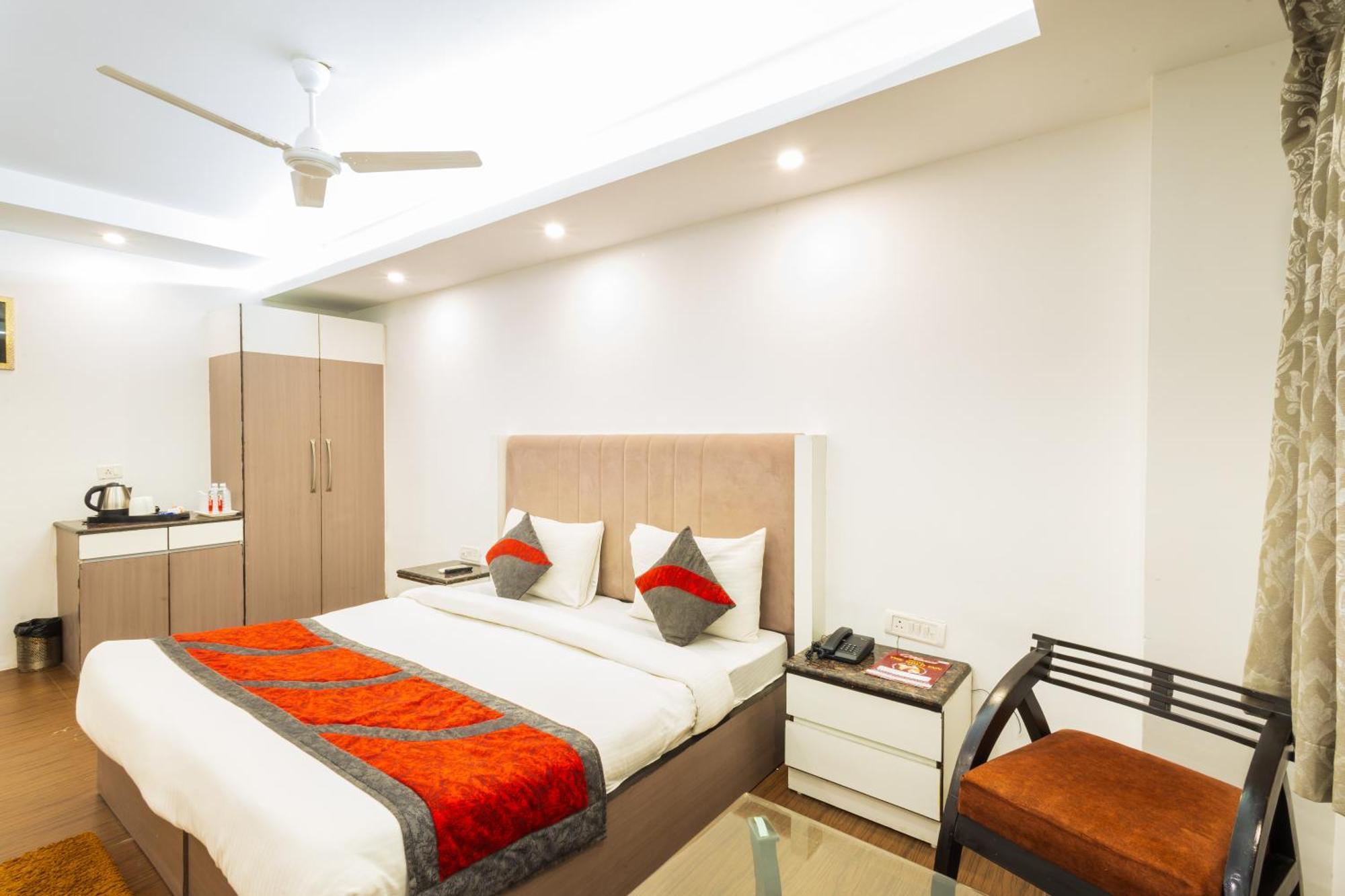 Hotel The Gold Inn - Karol Bagh Delhi ภายนอก รูปภาพ
