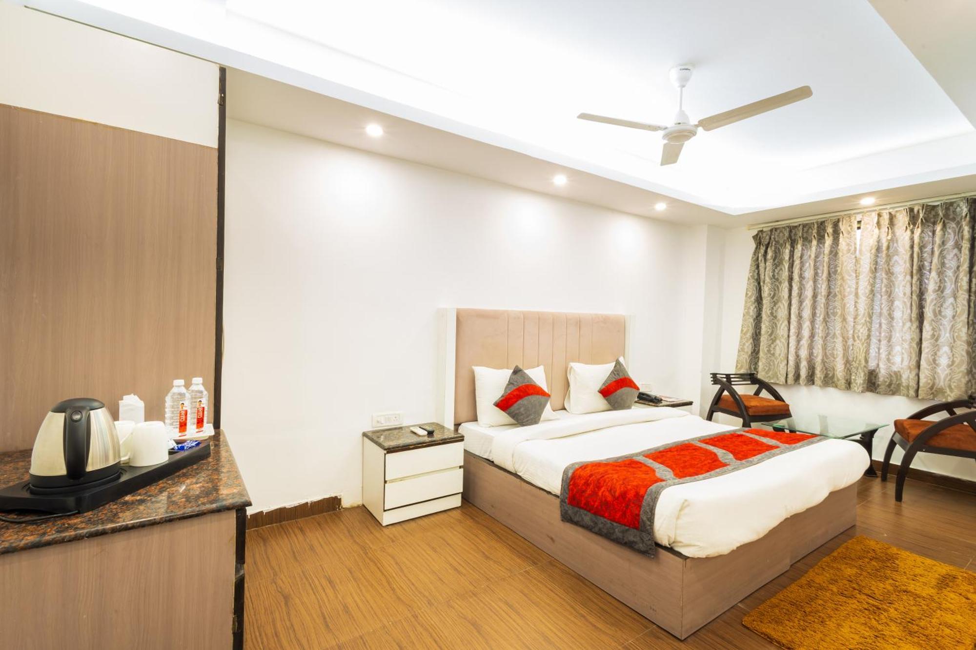 Hotel The Gold Inn - Karol Bagh Delhi ภายนอก รูปภาพ