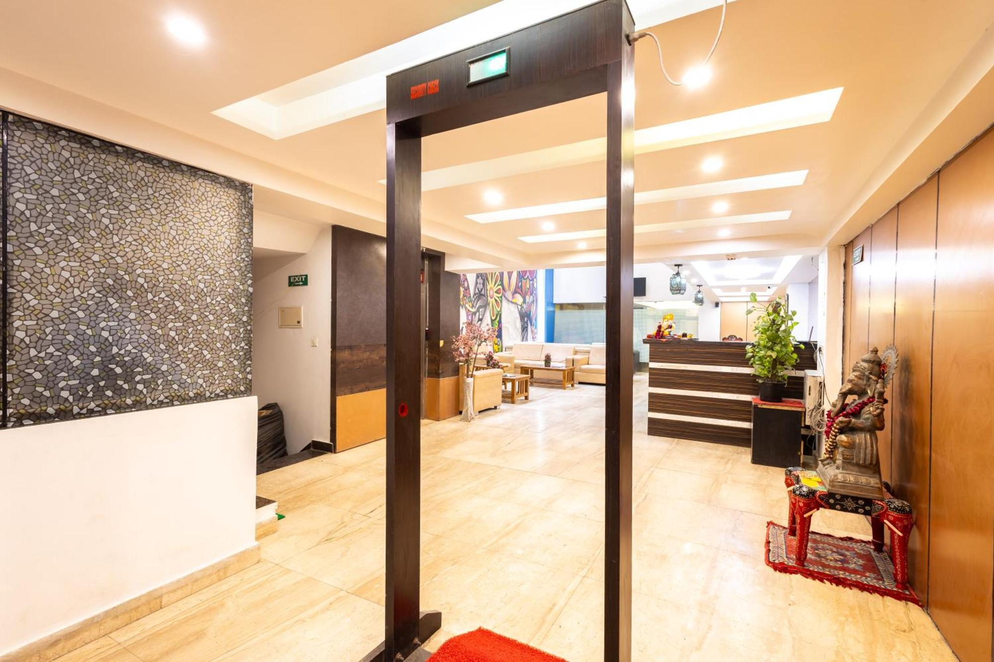 Hotel The Gold Inn - Karol Bagh Delhi ภายนอก รูปภาพ