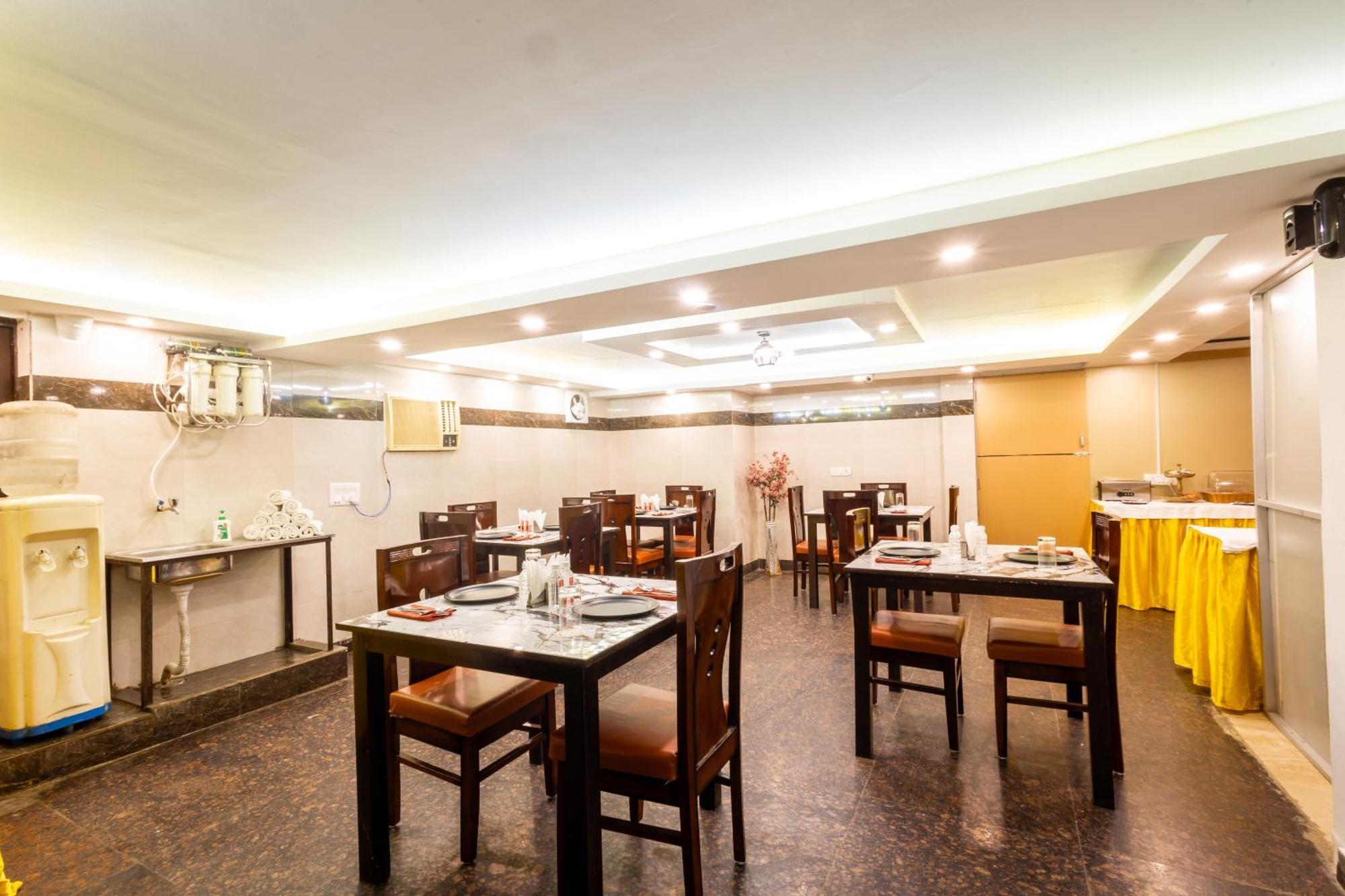 Hotel The Gold Inn - Karol Bagh Delhi ภายนอก รูปภาพ