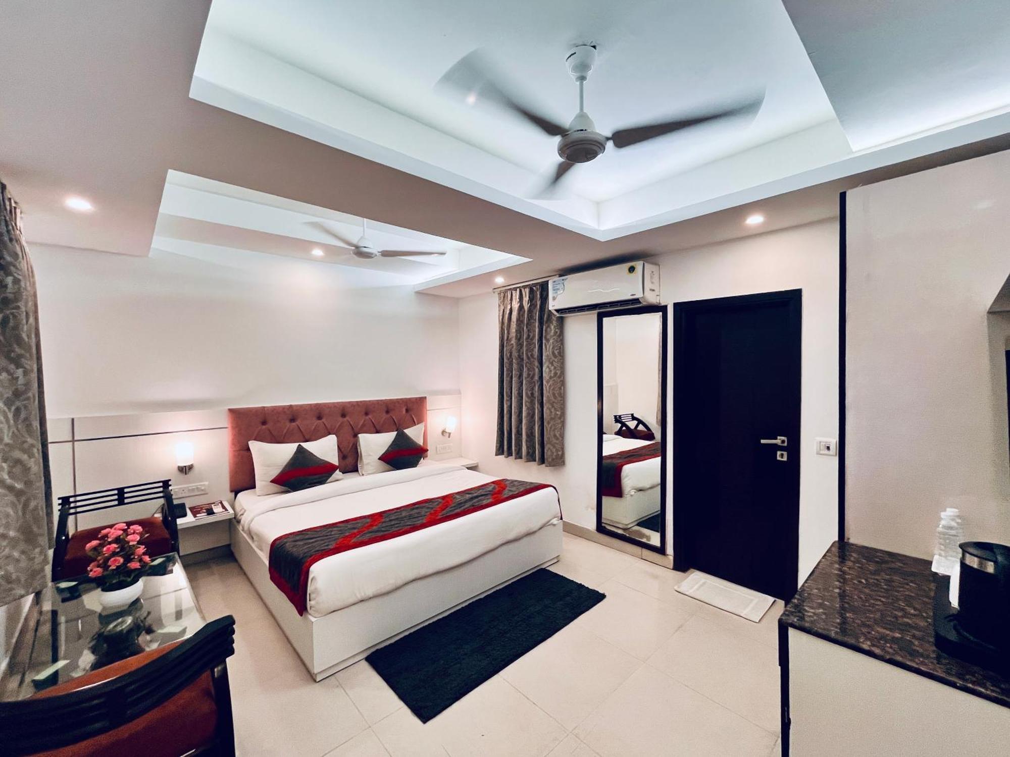 Hotel The Gold Inn - Karol Bagh Delhi ภายนอก รูปภาพ