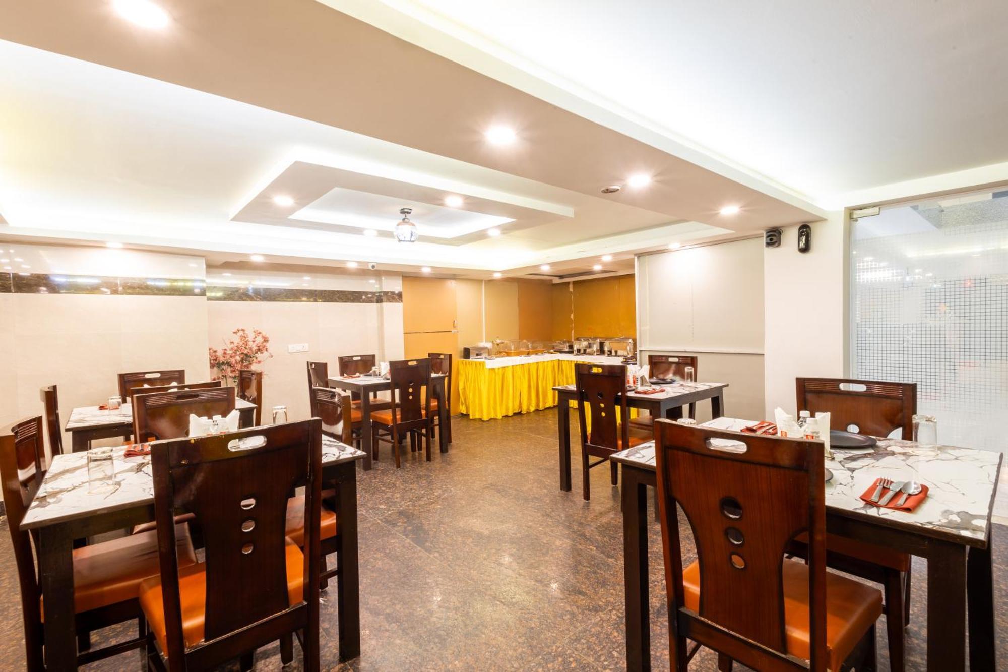 Hotel The Gold Inn - Karol Bagh Delhi ภายนอก รูปภาพ