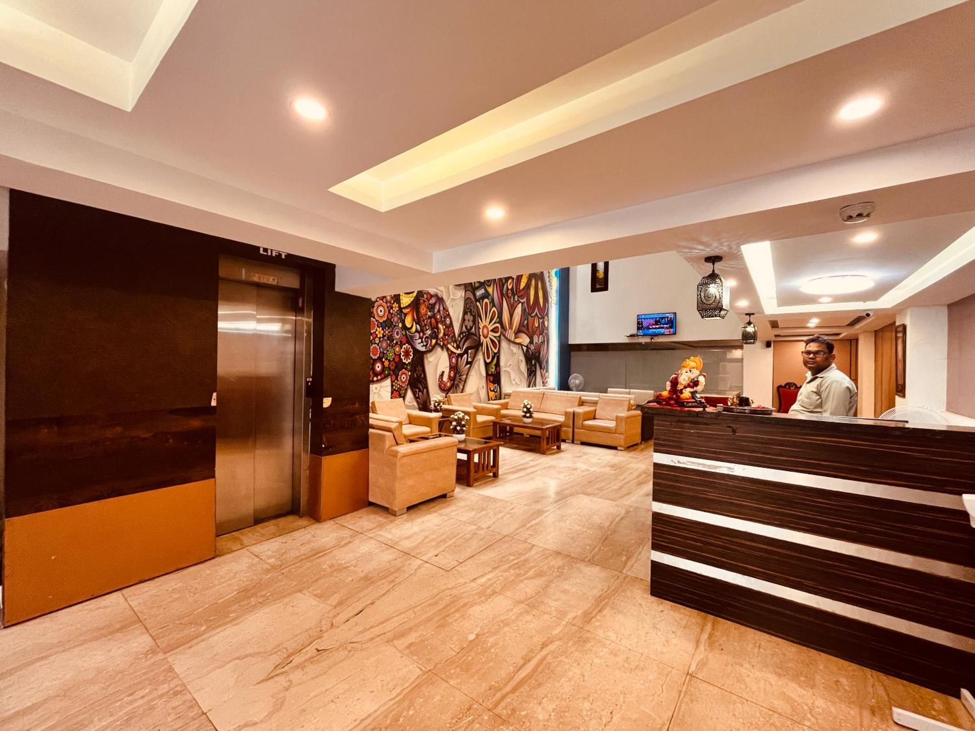 Hotel The Gold Inn - Karol Bagh Delhi ภายนอก รูปภาพ