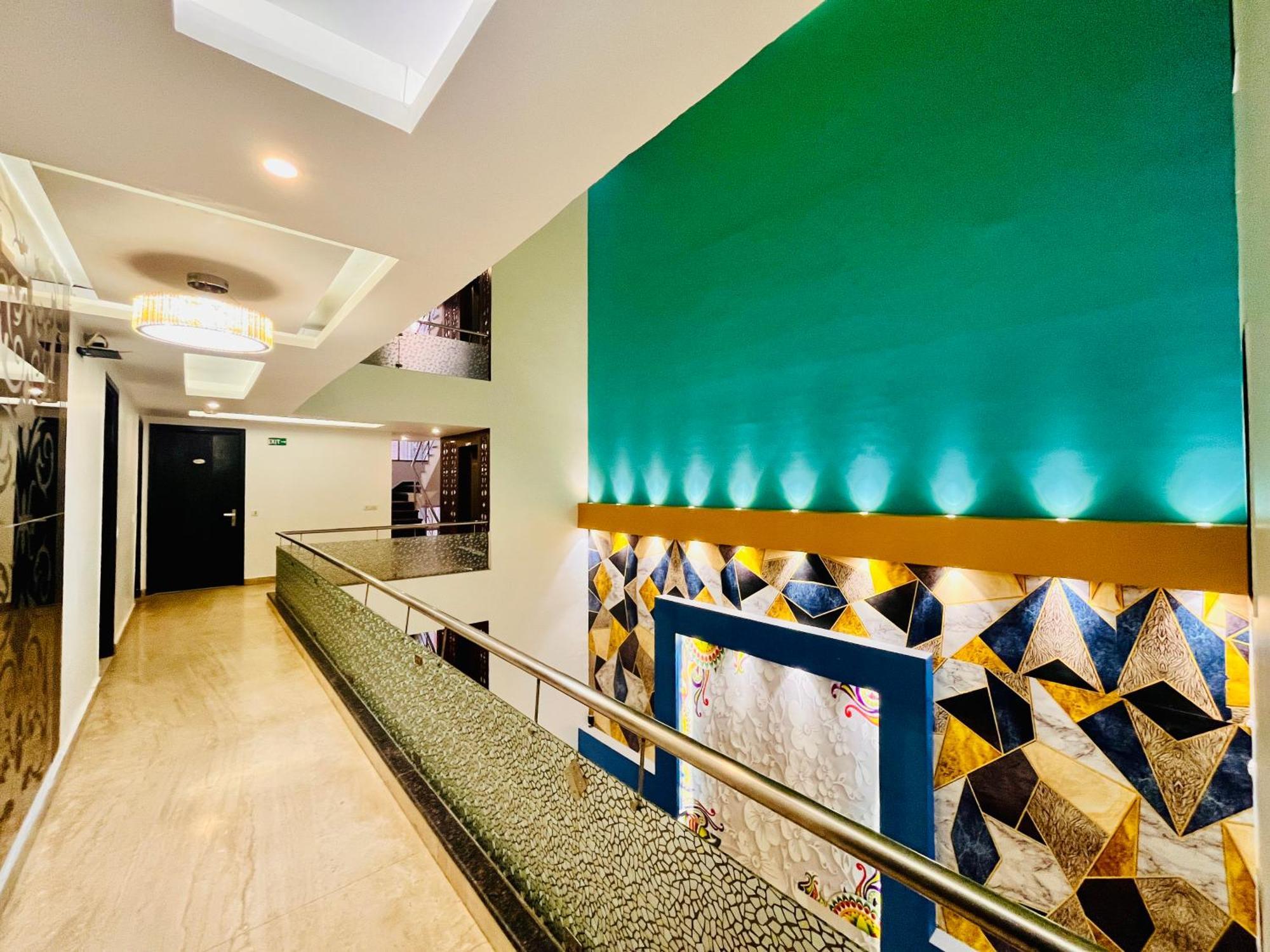 Hotel The Gold Inn - Karol Bagh Delhi ภายนอก รูปภาพ