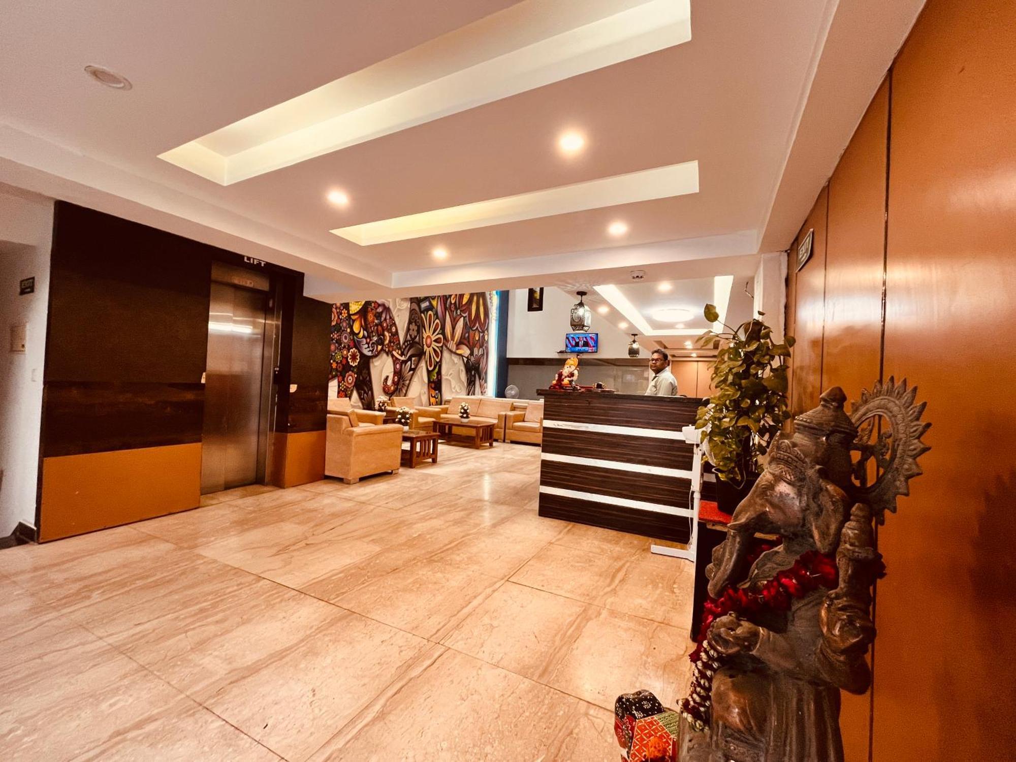 Hotel The Gold Inn - Karol Bagh Delhi ภายนอก รูปภาพ