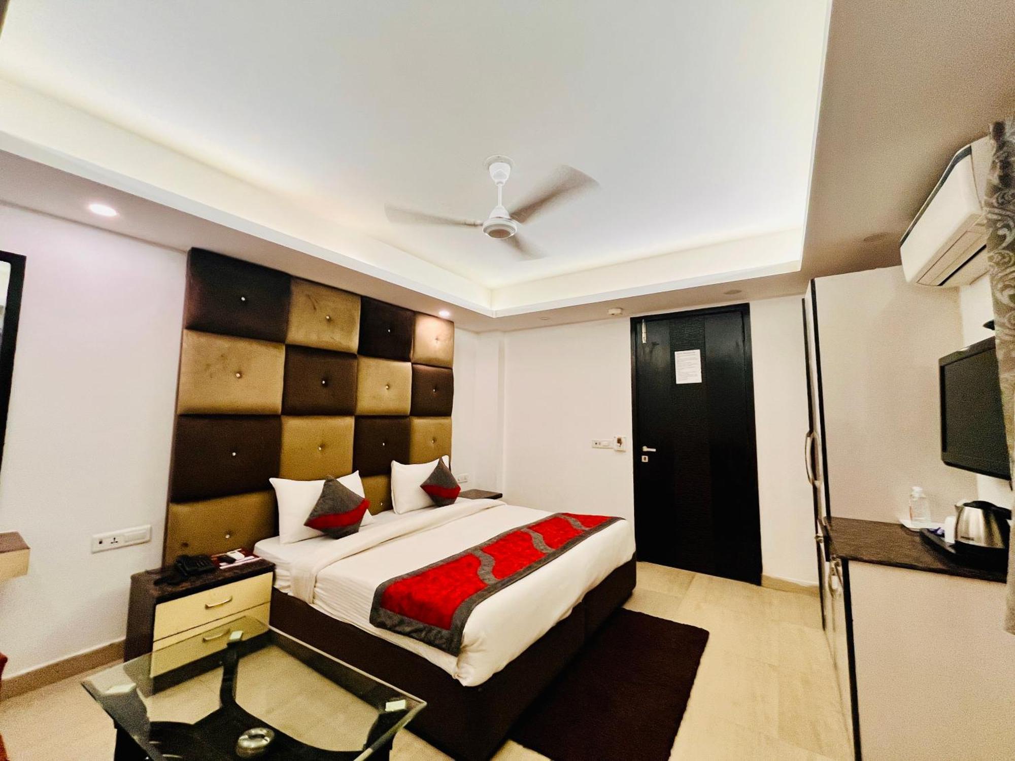 Hotel The Gold Inn - Karol Bagh Delhi ภายนอก รูปภาพ