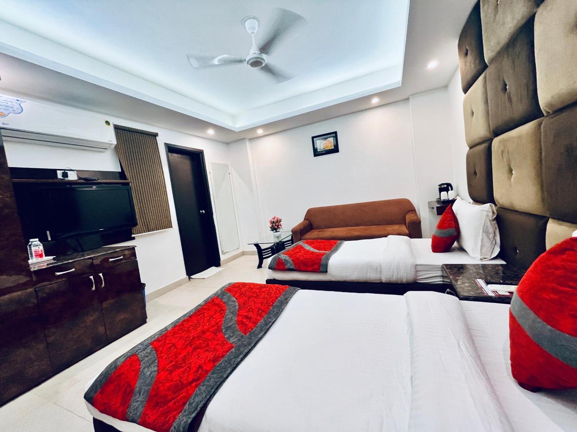 Hotel The Gold Inn - Karol Bagh Delhi ภายนอก รูปภาพ