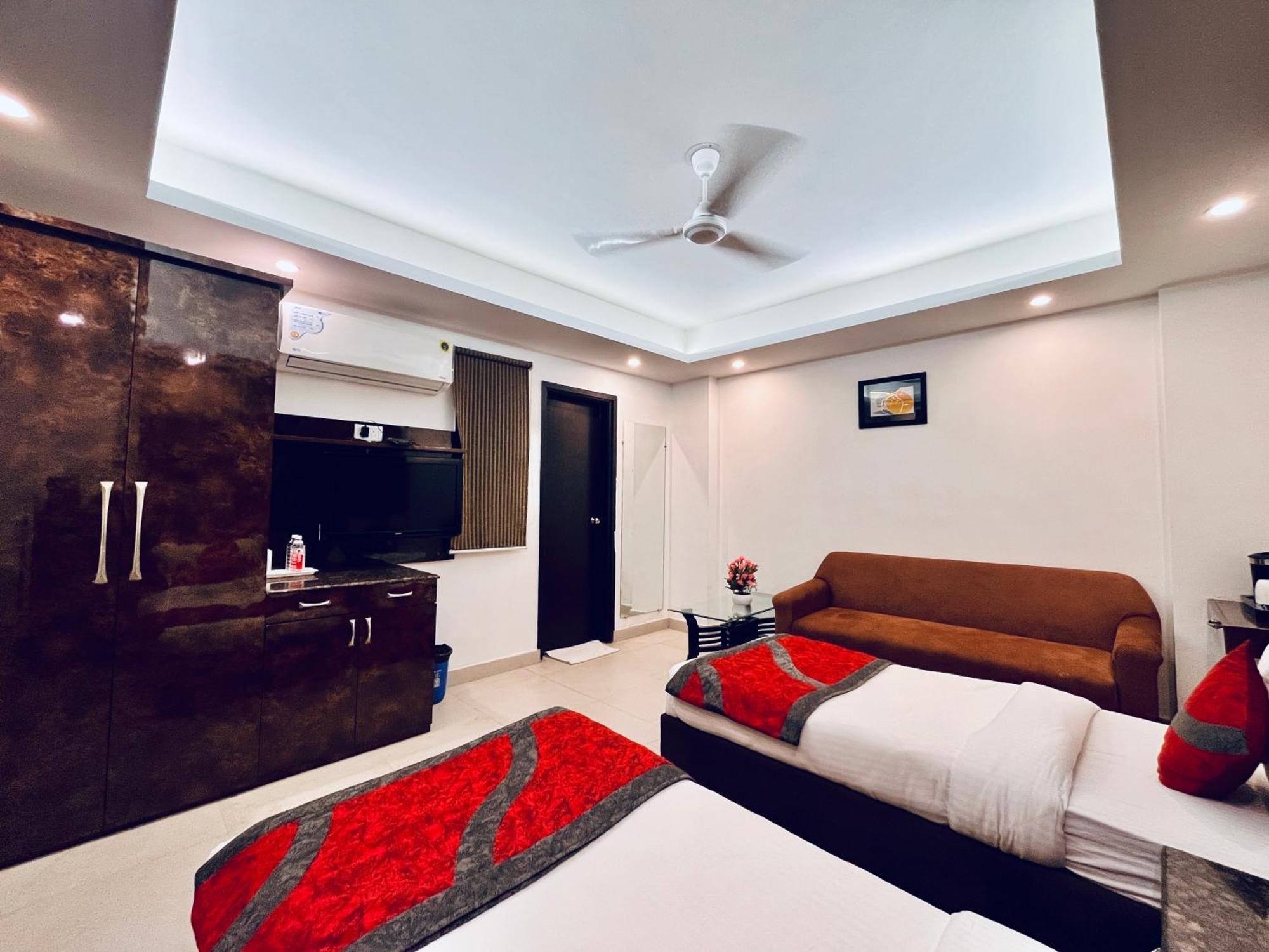 Hotel The Gold Inn - Karol Bagh Delhi ภายนอก รูปภาพ