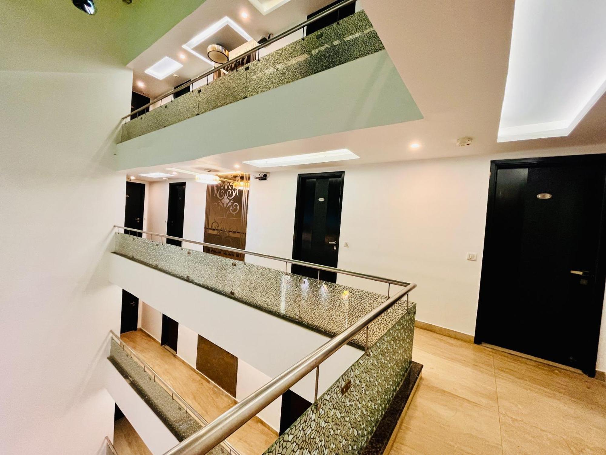 Hotel The Gold Inn - Karol Bagh Delhi ภายนอก รูปภาพ