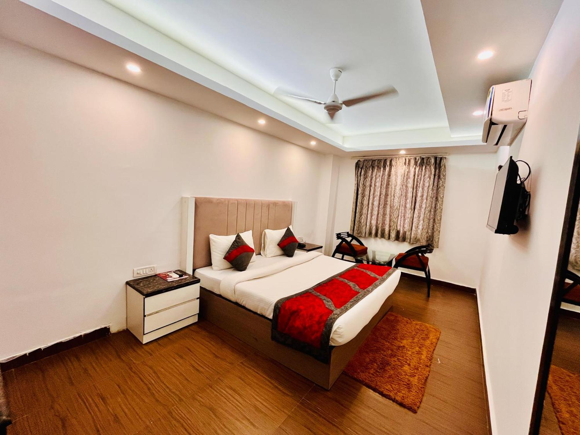 Hotel The Gold Inn - Karol Bagh Delhi ภายนอก รูปภาพ
