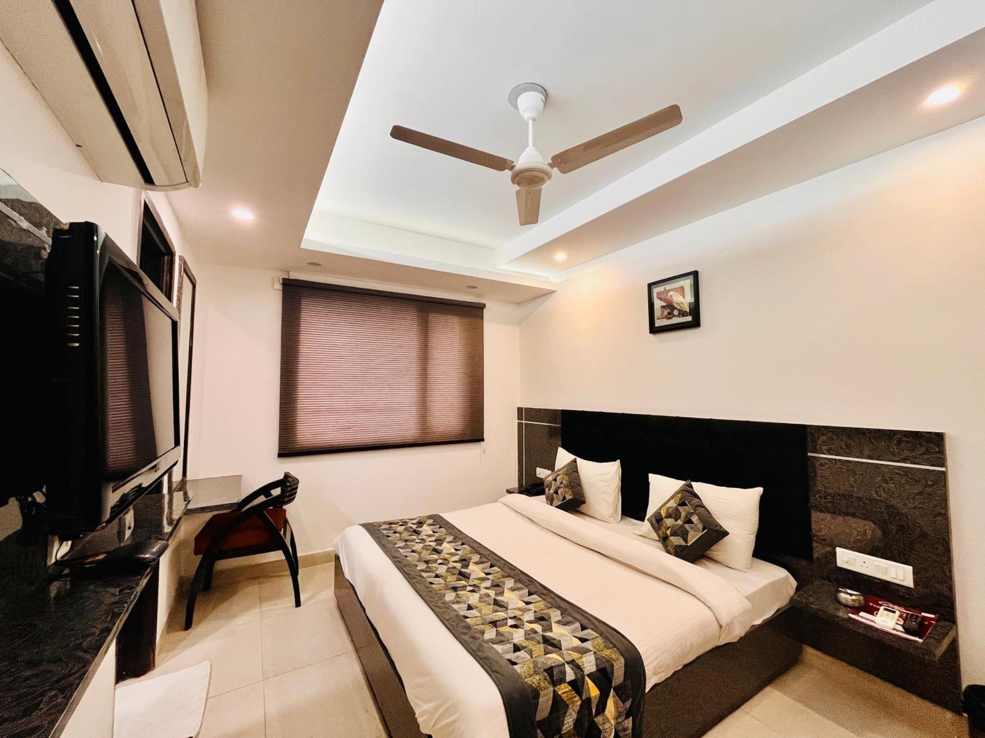 Hotel The Gold Inn - Karol Bagh Delhi ภายนอก รูปภาพ