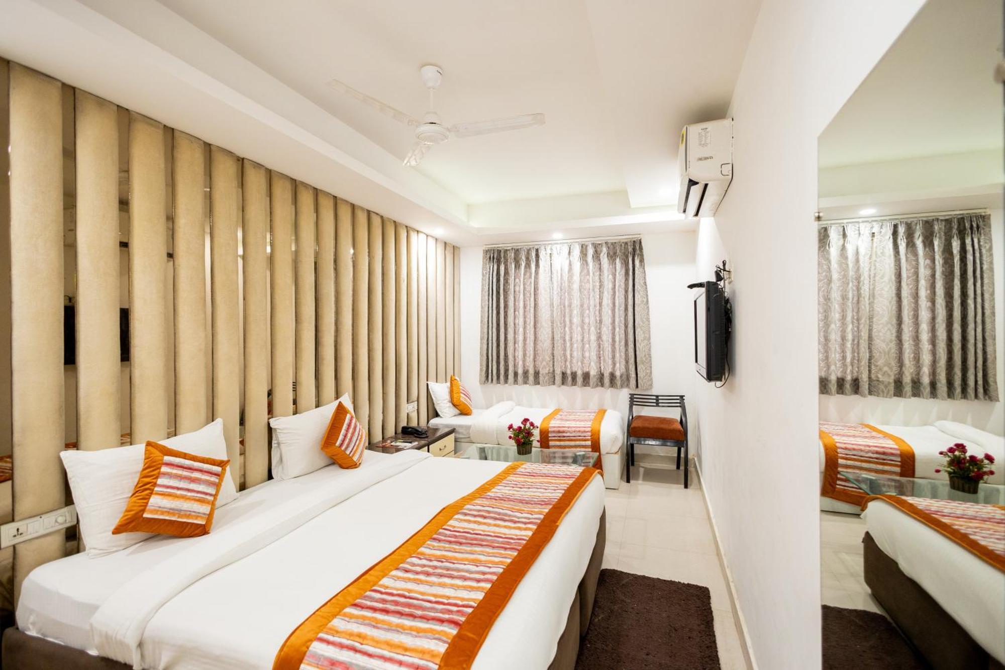 Hotel The Gold Inn - Karol Bagh Delhi ภายนอก รูปภาพ