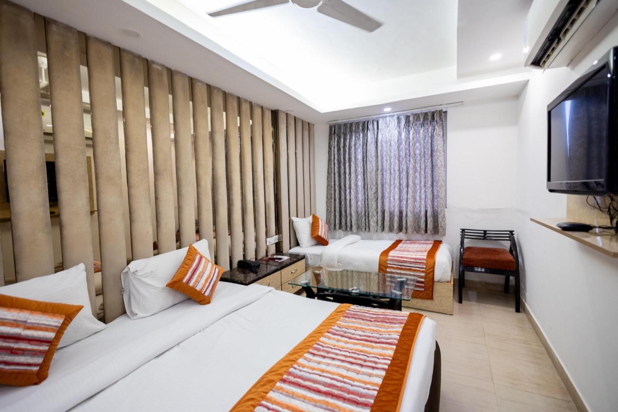 Hotel The Gold Inn - Karol Bagh Delhi ภายนอก รูปภาพ