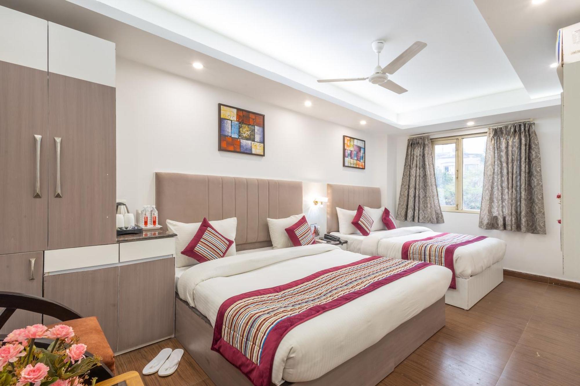 Hotel The Gold Inn - Karol Bagh Delhi ภายนอก รูปภาพ