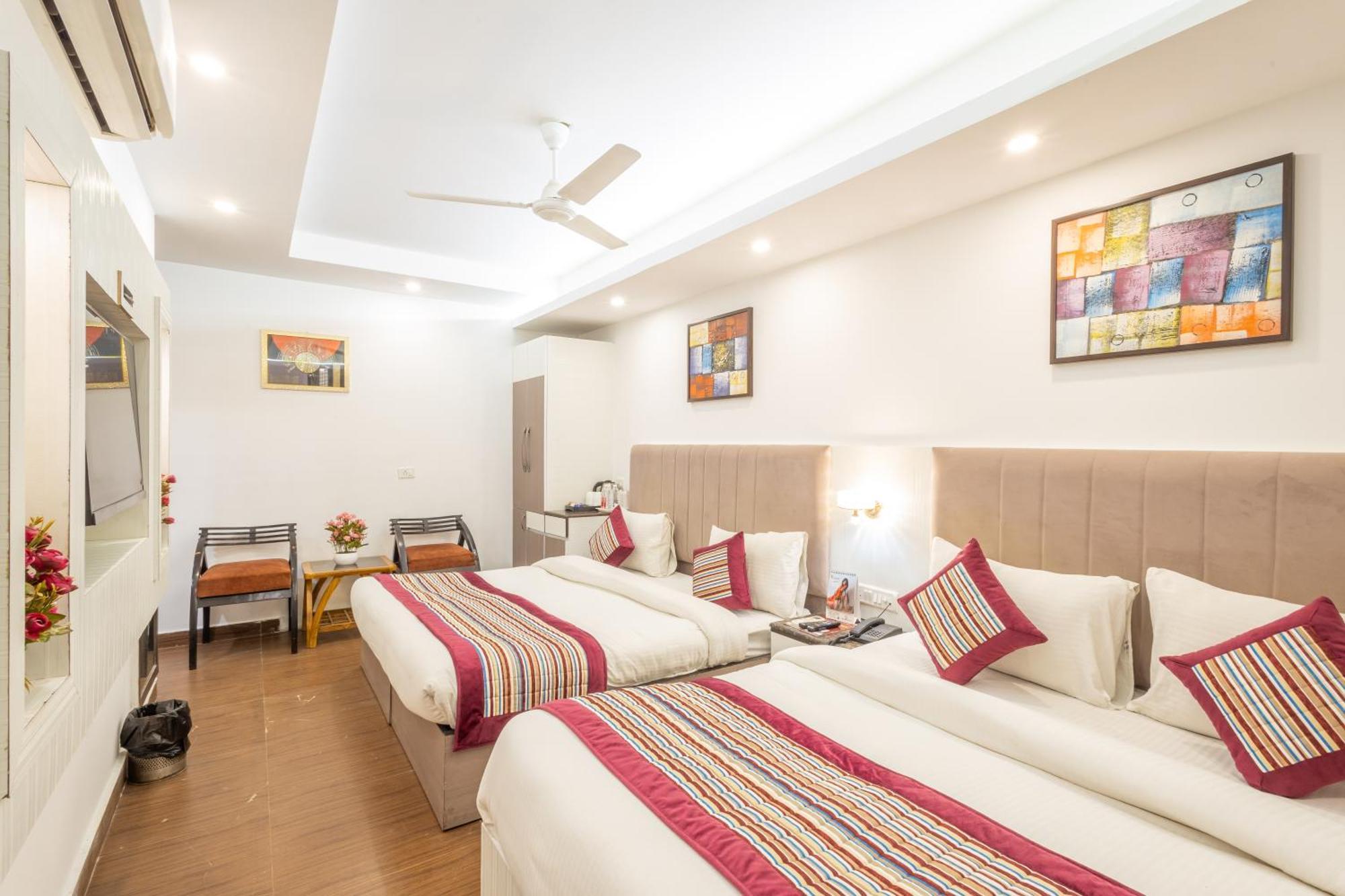 Hotel The Gold Inn - Karol Bagh Delhi ภายนอก รูปภาพ