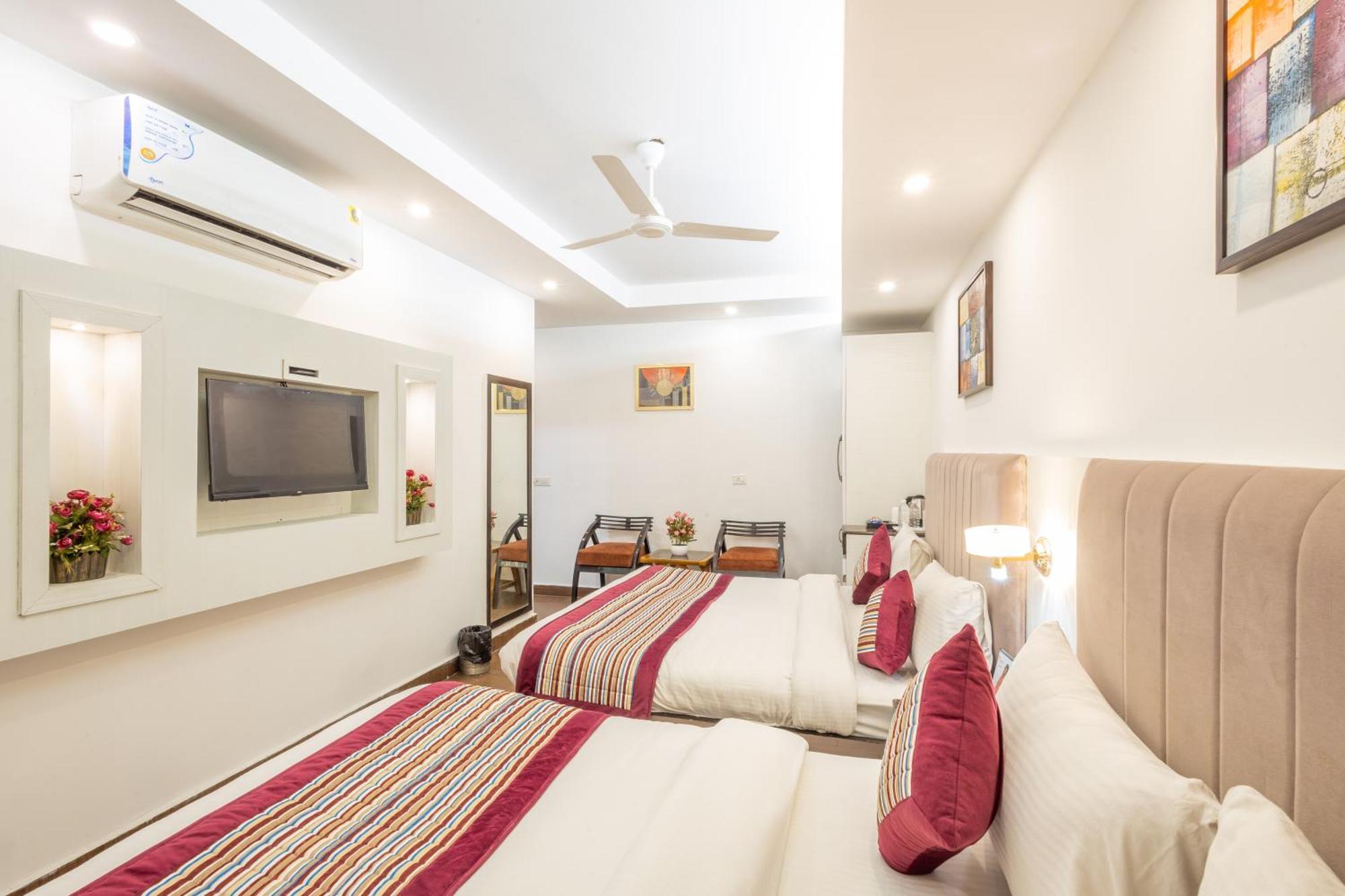 Hotel The Gold Inn - Karol Bagh Delhi ภายนอก รูปภาพ