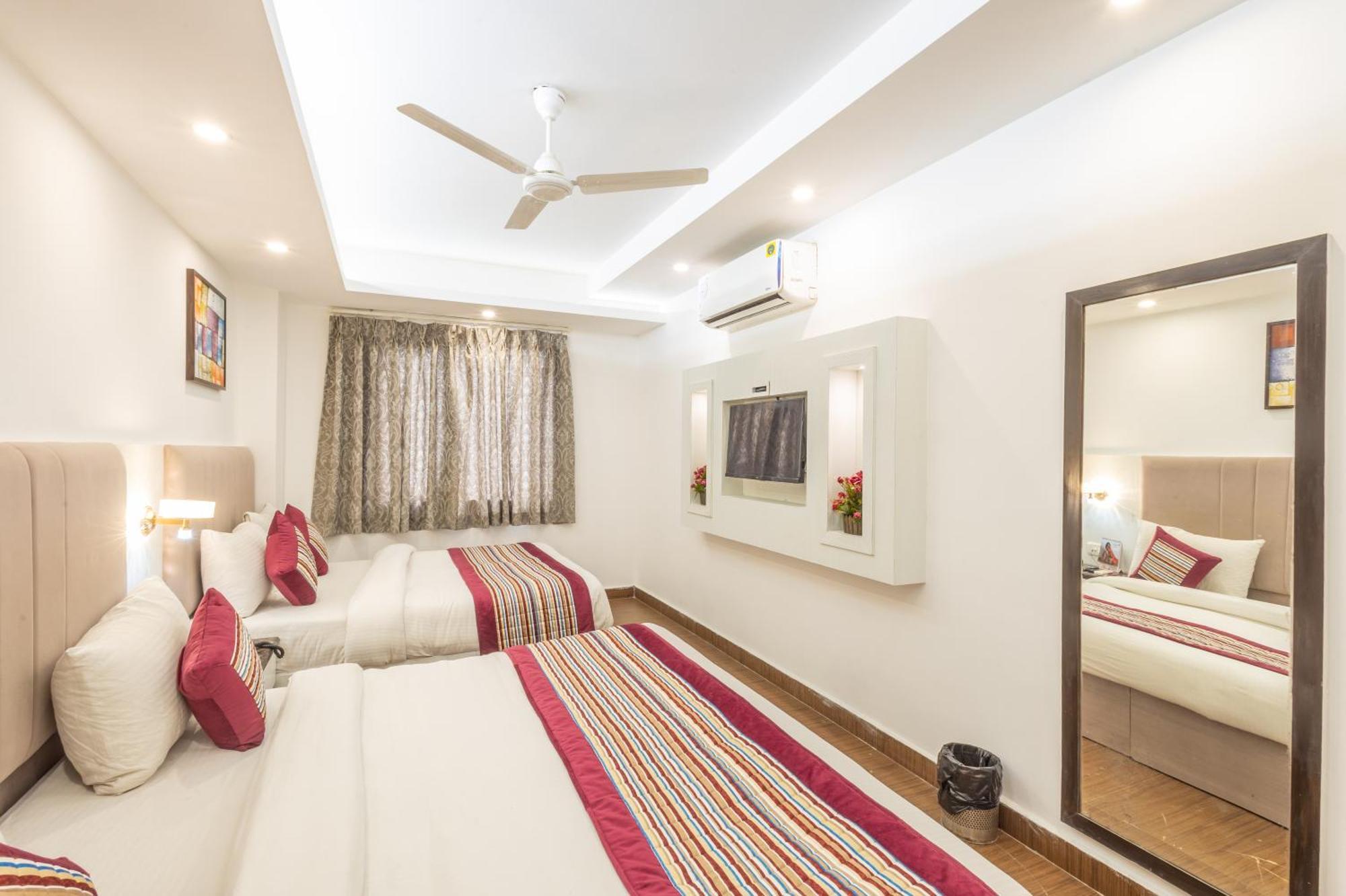 Hotel The Gold Inn - Karol Bagh Delhi ภายนอก รูปภาพ